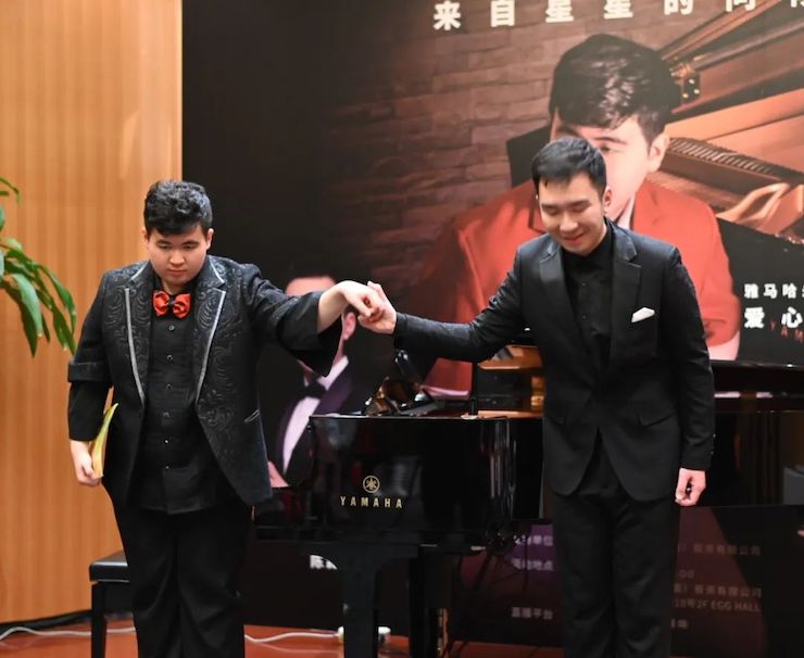 音乐双子星,点亮冬日激情!——太阳城官网未来艺术家刘明康爱心公益音乐沙龙